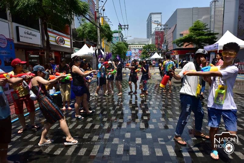 บรรยากาศ วันสงกรานต์ ทั่วประเทศไทย 2558 Songkran Festival Thailand 2015