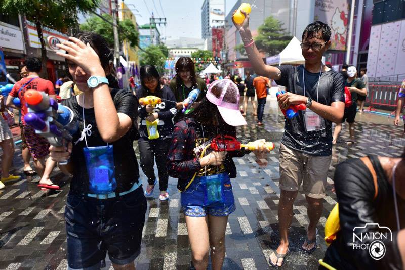 บรรยากาศ วันสงกรานต์ ทั่วประเทศไทย 2558 Songkran Festival Thailand 2015