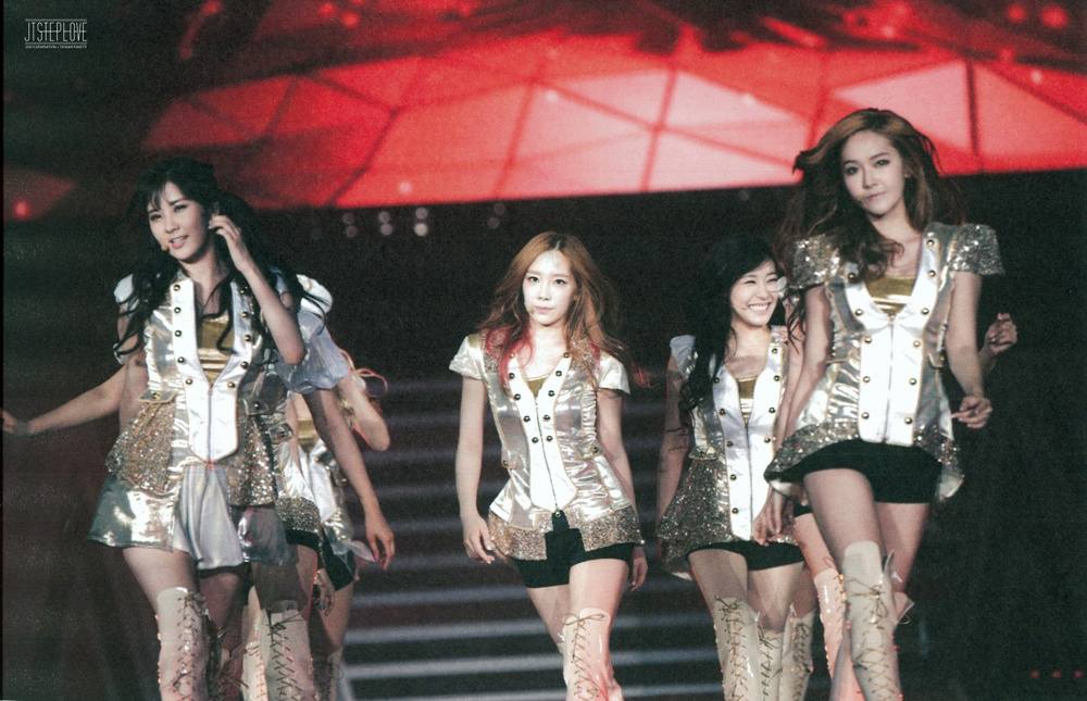 Girls' Generation World Tour ~Girls&Peace~ in Seoul scan