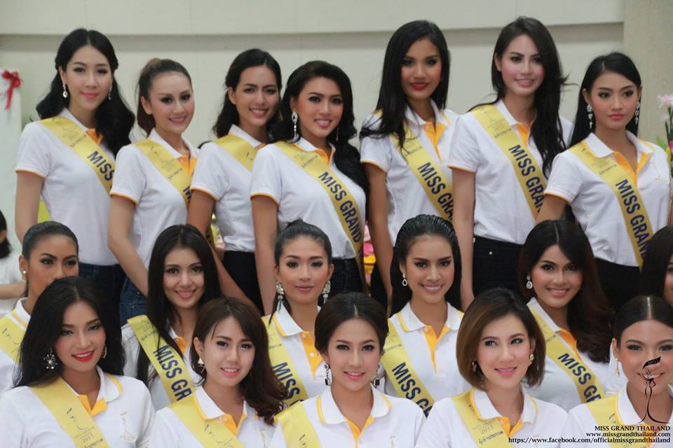 ผู้เข้าประกวด Miss Grand Thailand 2015 ถวายพระพร พระบาทสมเด็จพระเจ้าอยู่หัว ที่โรงพยาบาลศิริราช