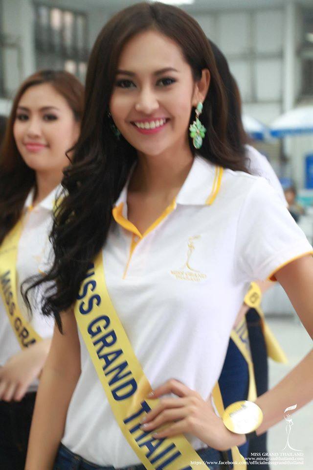 ผู้เข้าประกวด Miss Grand Thailand 2015 ถวายพระพร พระบาทสมเด็จพระเจ้าอยู่หัว ที่โรงพยาบาลศิริราช