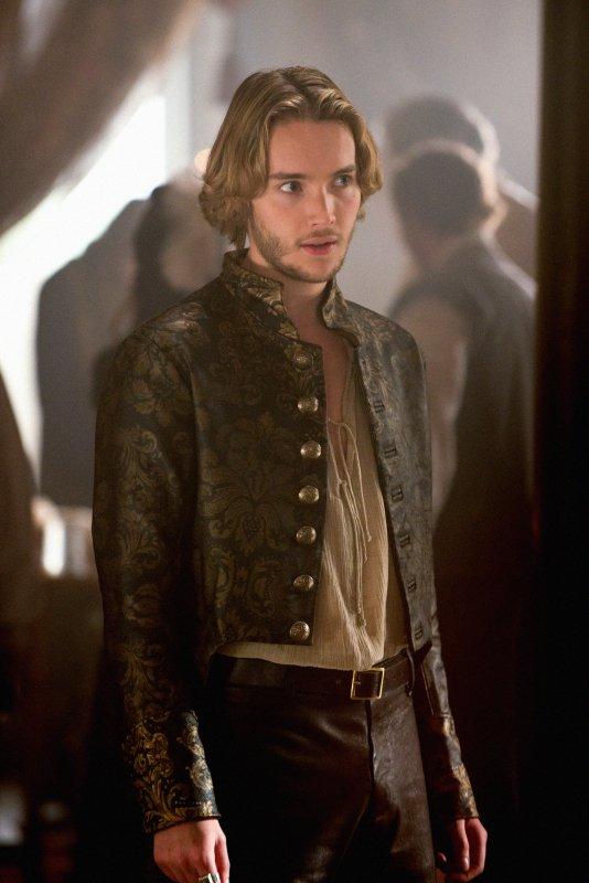 Toby Regbo หนุ่มหล่อจาก Reign ควีนแมรี่ ราชินีครองรักบัลลังก์เลือด ปี 1