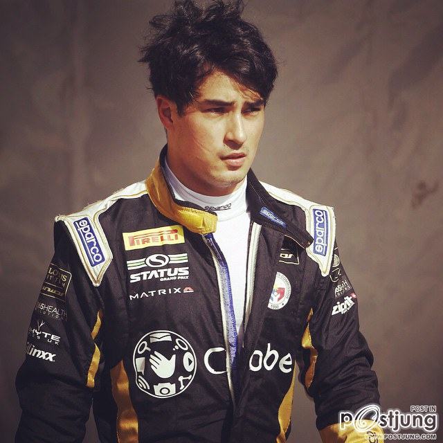 กรี๊ดดดรับนักซิ่งสุดหล่อ