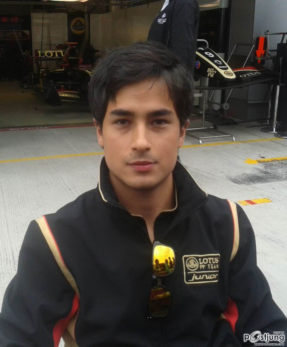 กรี๊ดดดรับนักซิ่งสุดหล่อ