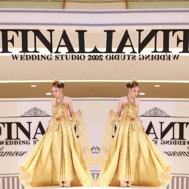 "ขวัญ อุษามณี" นางเอกสาวลูกครึ่งที่ใส่ชุดไทยสวยสง่าสะพรึงสุดๆ ในงานแฟชั่นโชว์ Finale Wedding Studio 2015!!