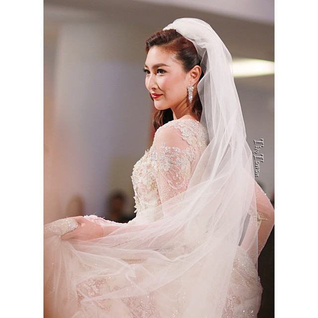 "แพนเค้ก เขมนิจ" ซุปตาร์ดีกรีนางเเบบโลกสวยสมฉายา ในงานแฟชั่นโชว์ Finale Wedding Studio 2015!!