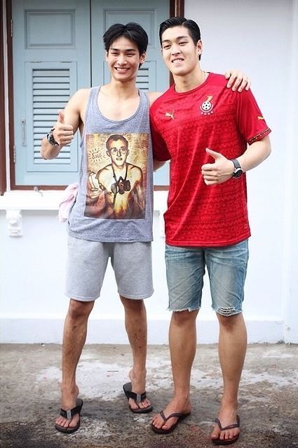 อ๊ายยย กรี๊ดๆๆๆๆ อาโป ณัฐวิญญ์ หนุ่มตี๋สุดหล่อในบทธนาแห่งสุดแค้นแสนรัก ดาวรุ่งดวงใหม่มาแรงของช่อง 3 กับเรือนร่างสุดเซ็กซี่ กล้ามอกนิดๆ กล้ามแขนหน่อยๆ พร้อมตาหยีเวลาฉีกยิ้ม สวยสวยเห็นแล้วจะละลาย!!