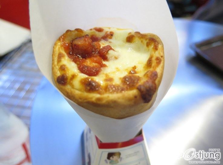 พิซซ่าโคน Konopizza ชีสเยิ้มๆ น่ากินฝุดๆ