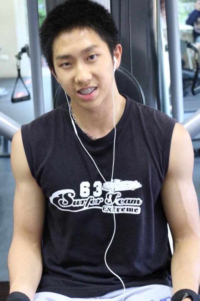 โดนัท หนุ่มหล่อหุ่นล่ำ