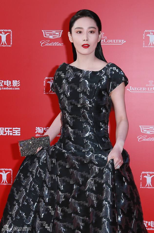 Viann Zhang ในชุดของ Carolina herrera fall 2015@งานเทศกาลภาพยนตร์นานาชาติครั้งที่ 18 Shanghai International Film Festival 2015