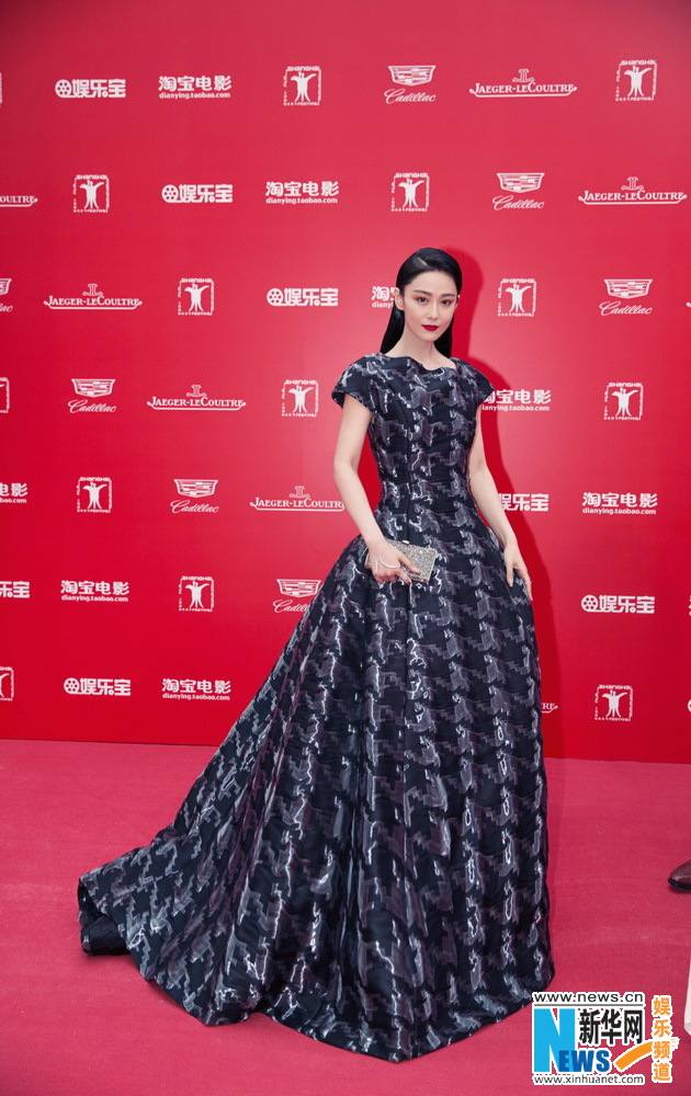 Viann Zhang ในชุดของ Carolina herrera fall 2015@งานเทศกาลภาพยนตร์นานาชาติครั้งที่ 18 Shanghai International Film Festival 2015