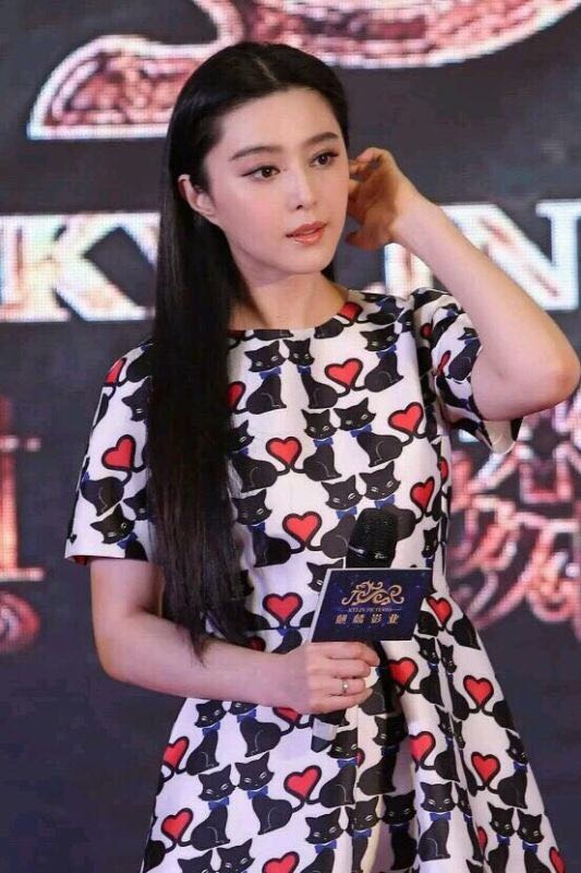 Fan Bing Bing ในชุดของดีไซน์เนอร์จีน Who Wears What  @Kylin Pictures press conference during the 18th Shanghai International Film Festival