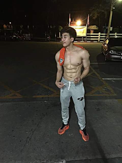 หนุ่มน้อยน่ารัก