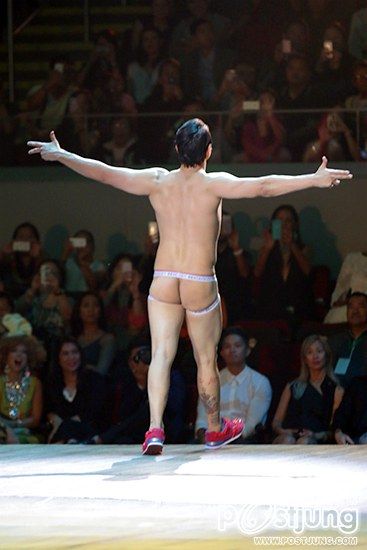 แฟชั่นโชว์สุดฟิน Bench 'Naked Truth' fashion show