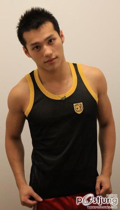 ชายมากมายหลายหีบ011