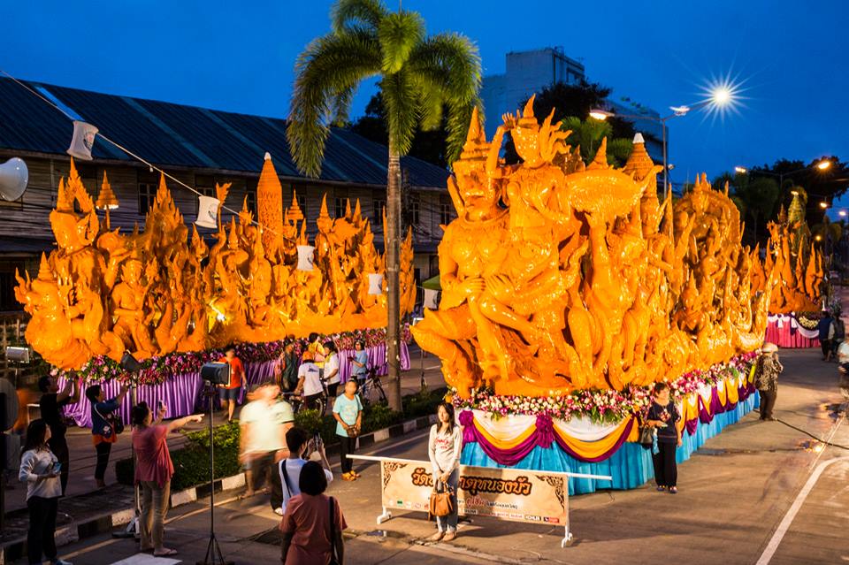 งานประเพณีแห่เทียนเข้าพรรษาอุบลราชธานี