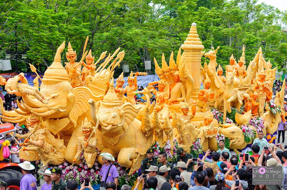 งานประเพณีแห่เทียนเข้าพรรษาอุบลราชธานี