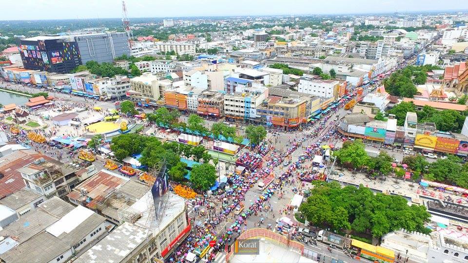 บรรยากาศงาน "เเห่เทียนพรรษา" โคราช