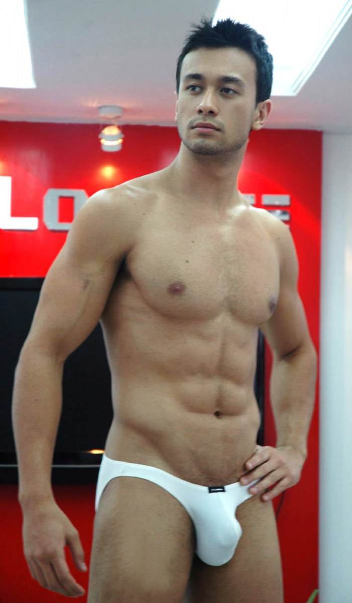 ชายมากมายหลายเข่ง04