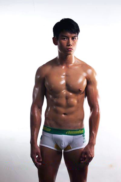 ชายมากมายหลายเข่ง04