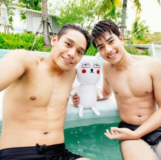 ฟินสุดๆ! รวมภาพประกอบ"Water boyy the movie"เงินนำทีมโชว์หุ่นเต็มที่