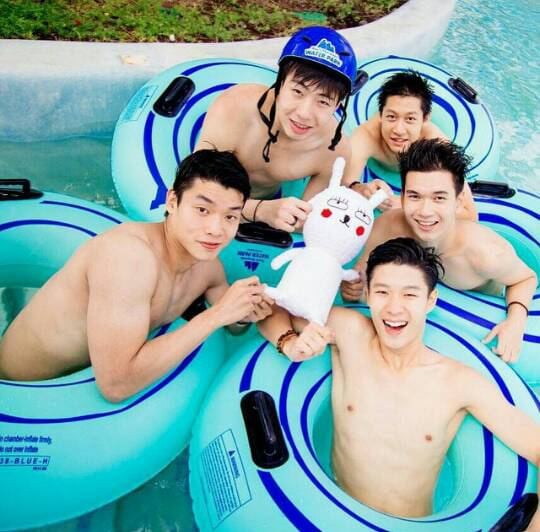 ฟินสุดๆ! รวมภาพประกอบ"Water boyy the movie"เงินนำทีมโชว์หุ่นเต็มที่