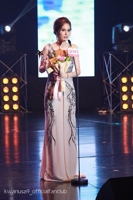 ขวัญ อุษามณี สวย เลอค่า เจิดจรัส @งานประกาศผลรางวัล Maya Awards 2015