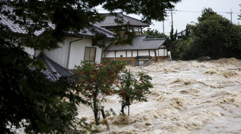 ประมวลภาพพายุไต้ฝุ่น"เอตาว’"ถล่มตอนกลางและตะวันออกของญี่ปุ่น เสียหายหนัก วันที่ 10-9-2015
