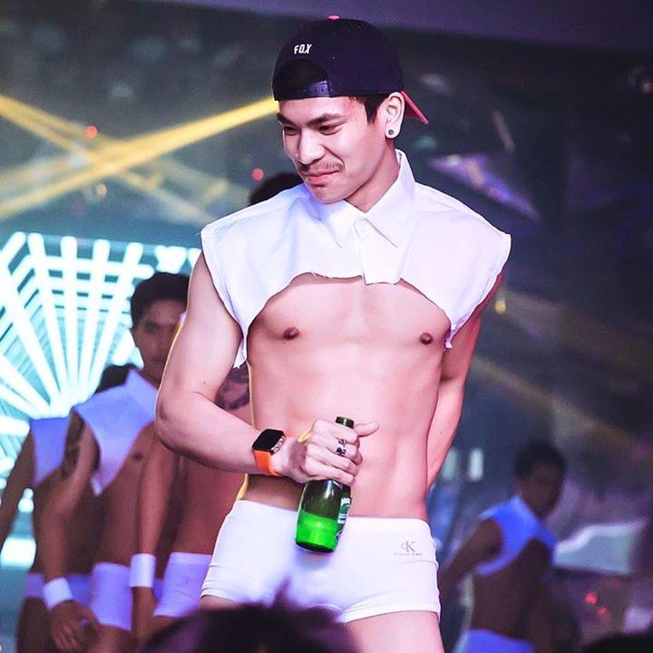 ต้า fack club  ใครมี ig เรอ facebook ขอน่อยน่าชอบมานานเเล้ว