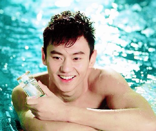 นักว่ายน้ำสุดฮอตของจีน Ning Ze Tao
