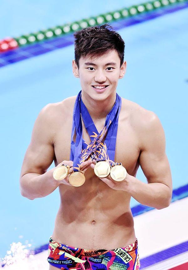 นักว่ายน้ำสุดฮอตของจีน Ning Ze Tao