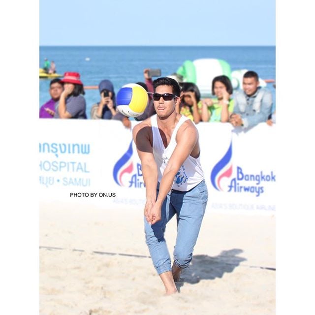 เวียร์ ศุกลวัฒน์ ในลุคแบบสปอร์ตแมน กล้ามแขนฟิตๆ ในงาน Bangkok Airway Samui Beach Valleyball 2015