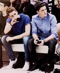 แฝดสุดหล่อ Jack and Finn Harries