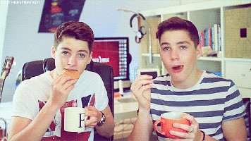 แฝดสุดหล่อ Jack and Finn Harries