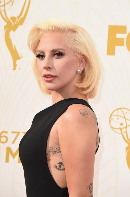 Lady Gaga สวย ชิค เรียบ หรู @Emmy Award 2015