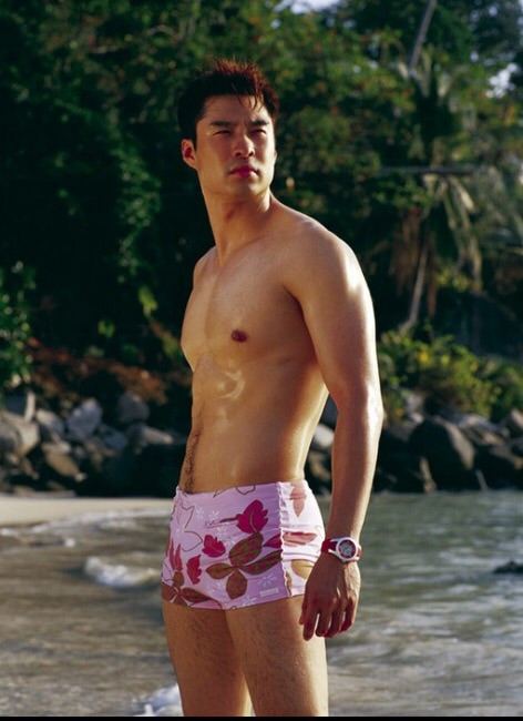 ดาราหล่อดกเข้มตุงสมชายชาตรี