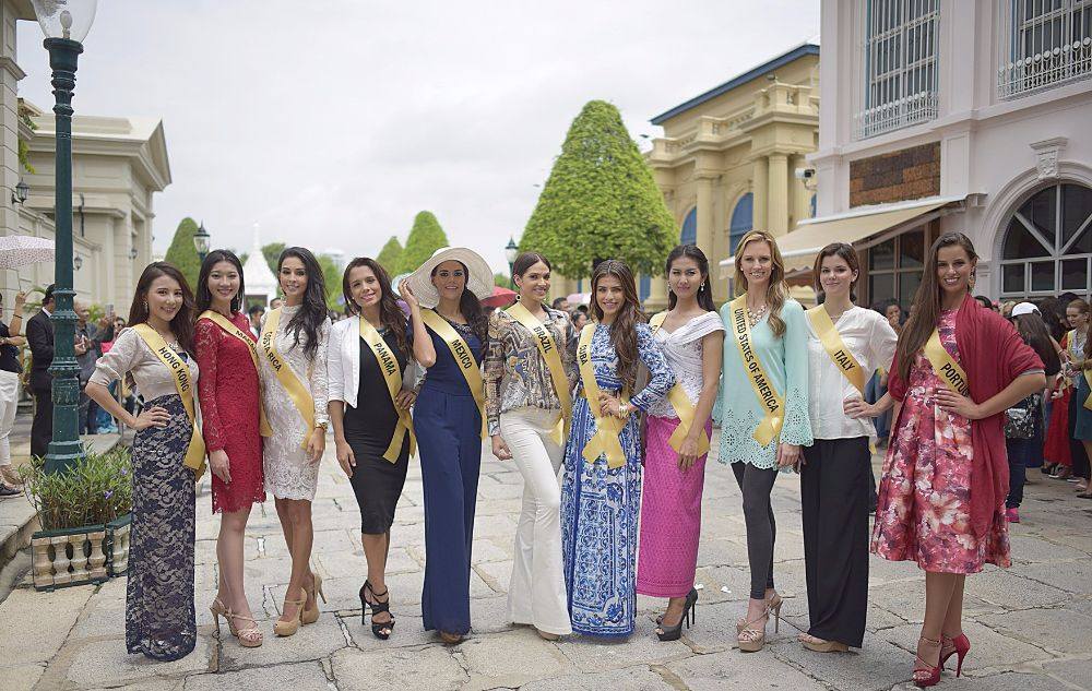 สาวงาม ผู้เข้าประกวด Miss Grand International 2015 เข้าชมวัดพระแก้ว
