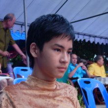 ใครหล่อกว่ากัน