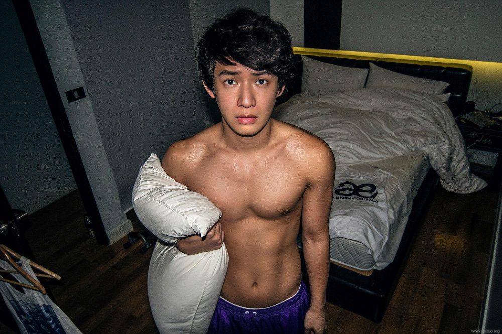 ถอดโชว์เรือนร่าง 858