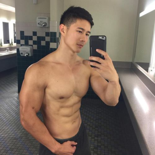 ถอดโชว์เรือนร่าง 877