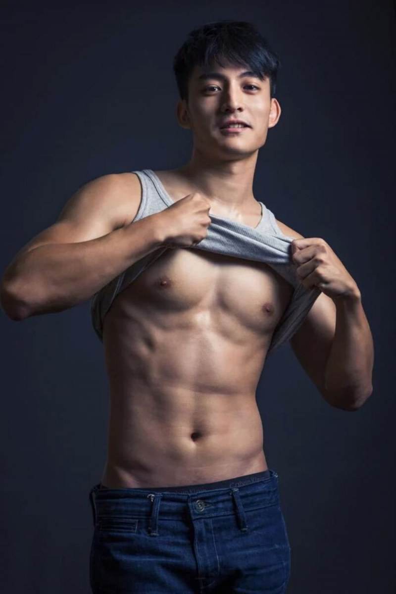 ถอดโชว์เรือนร่าง 952