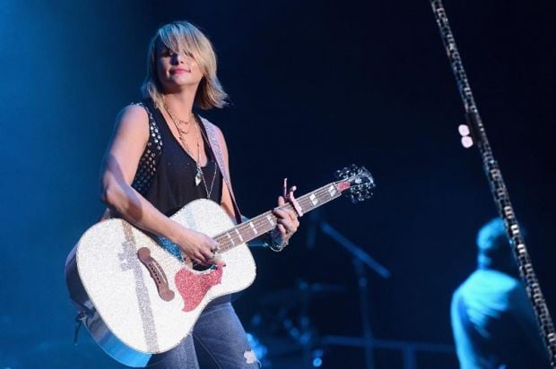 อันดับ  8  Miranda Lambert รายได้: 28.5 ล้านเหรียญดอลลาร์สหรัฐ (1พันล้านบาท)