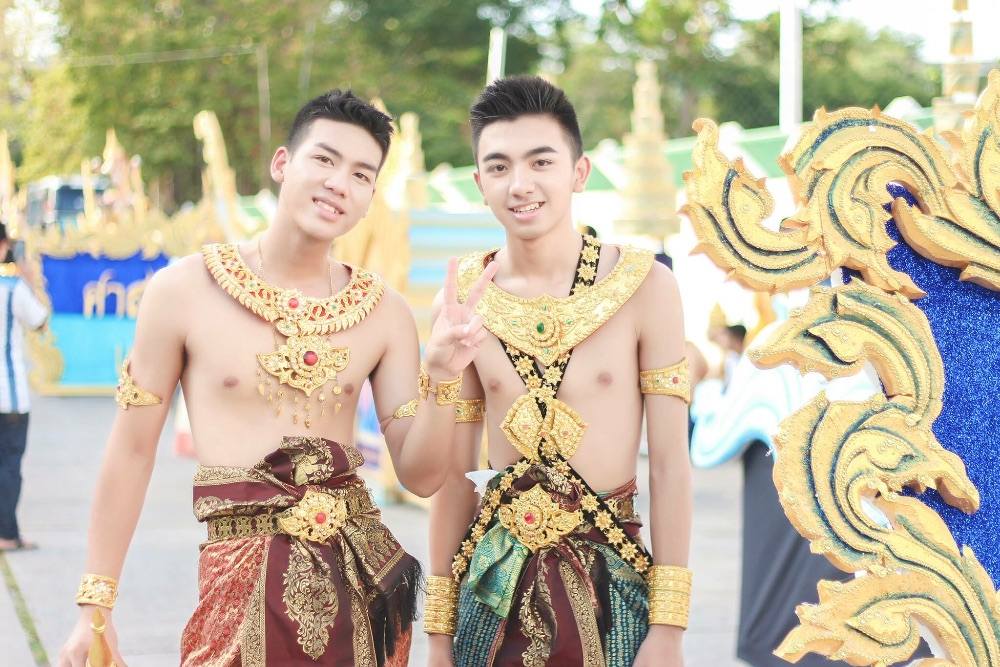 สุดอลังการ!!พาเหรดโรงเรียนชายล้วนชื่อดังย่านเอกมัย!!เท่ๆทั้งนั้น