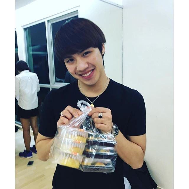 แค่นายอยู่คู่กันคนเป็นหมื่นก็มีความสุข "ไวท์กัปตัน"