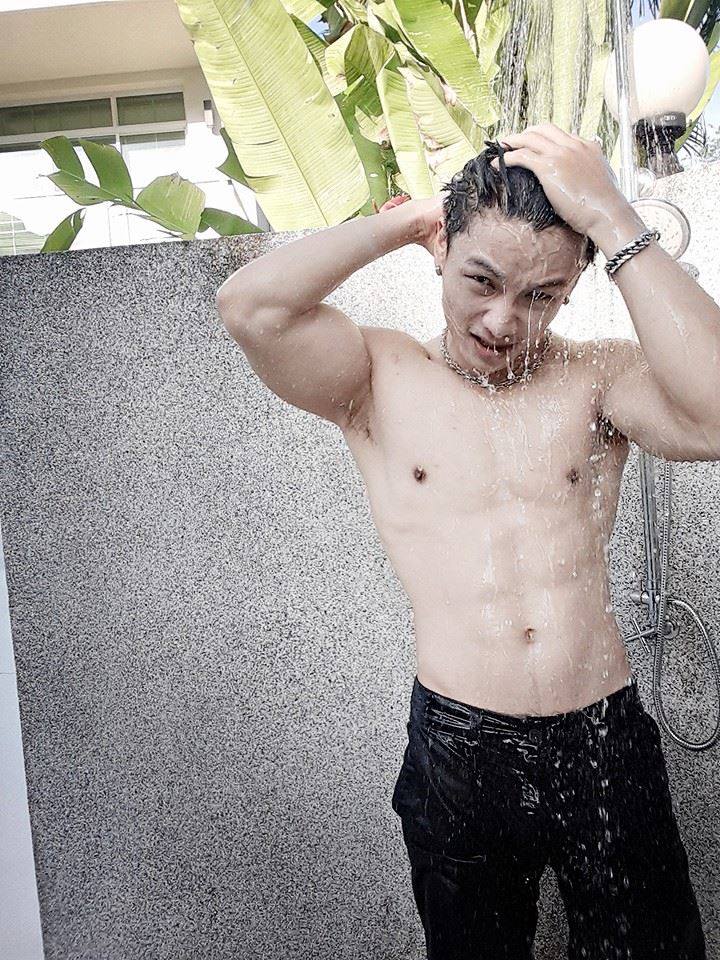 เป้าตุงสู้น้ำเย็น สะท้านน้ำตก