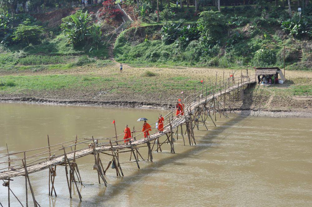 สะพานไม้ไผ่ข้ามแม่น้ำคาน