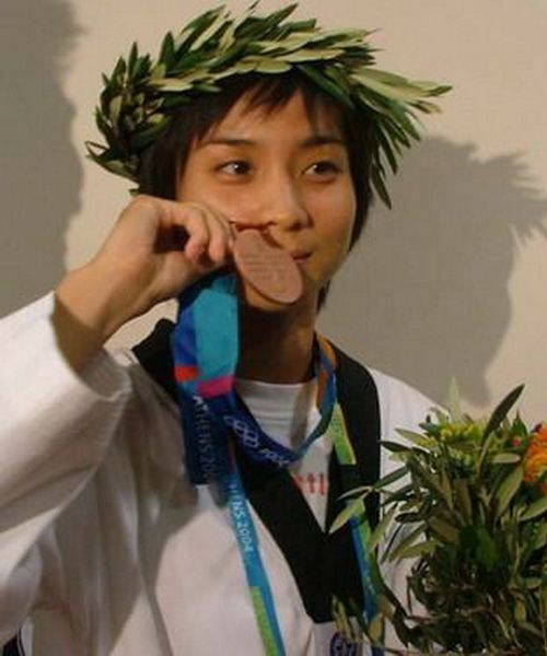 เยาวภา บุรพลชัย หรือน้องวิว ยอดนักเตะเทควันโด เจ้าของเหรียญทองแดงโอลิมปิก 2004
