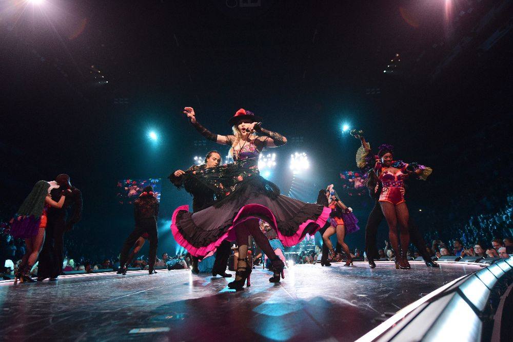 แม่คือแม่! รวมภาพเด็ดจาก Madonna Rebel Heart Tour