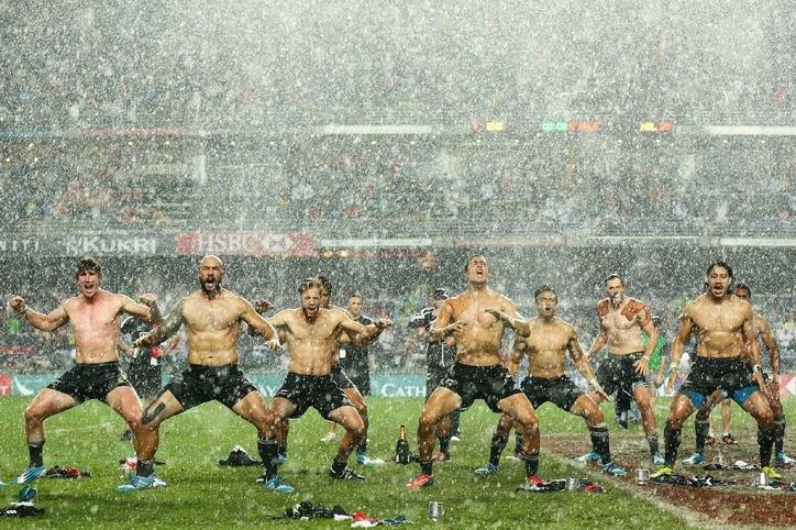ถอดชุดเต้นโชว์กลางสนามกลางสายฝน ทีมรักบี้นิวซีแลนด์ ฉลองชัยชนะ แซ่บเวอร์
