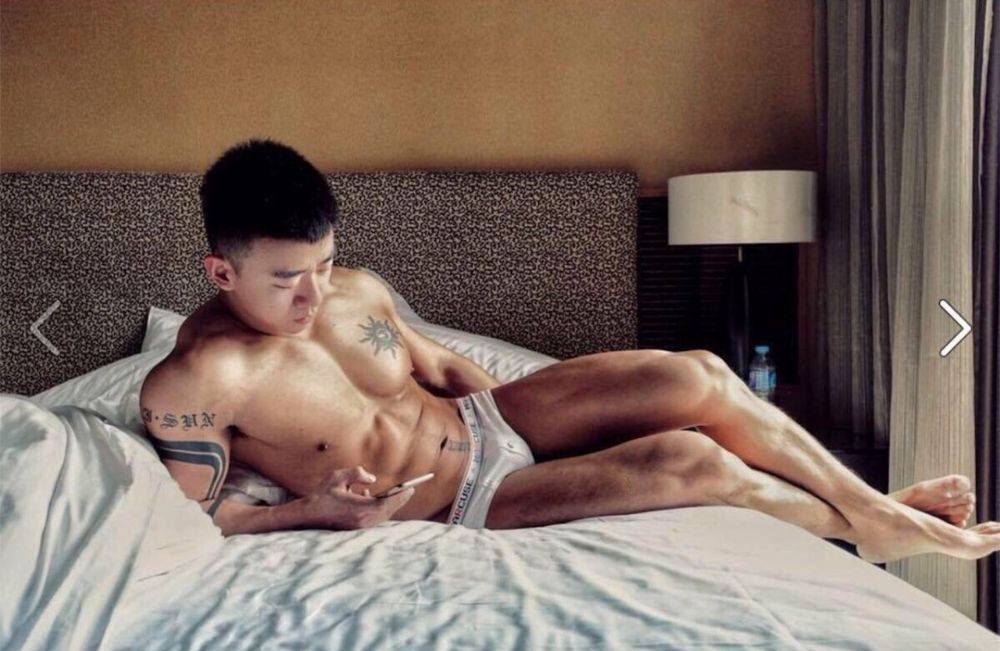 Hot guy in underwear 115